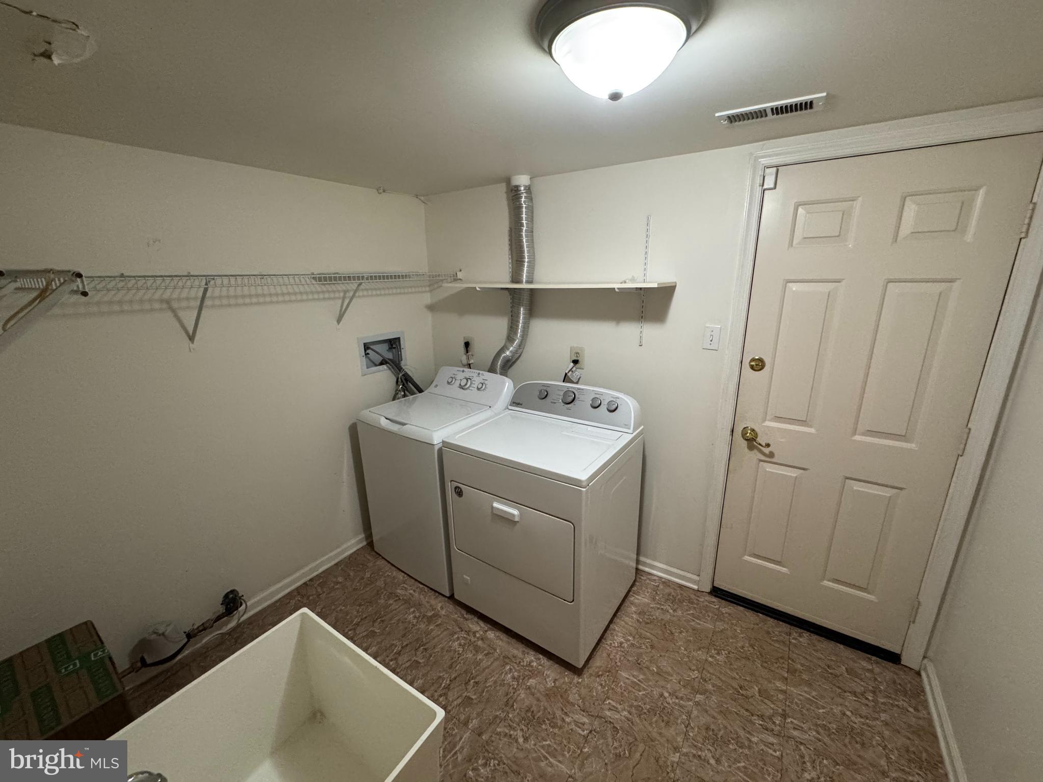 NEWTOWN GATE - Residential Lease