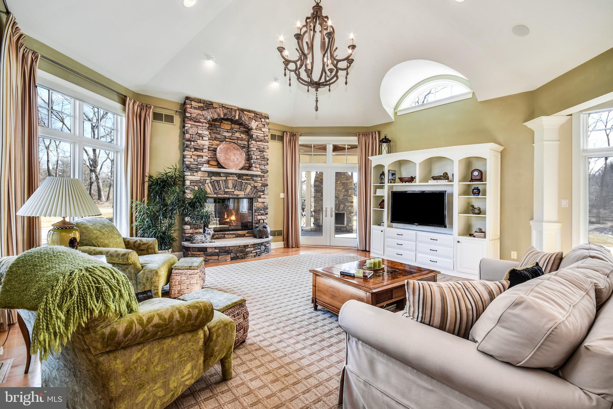 WHITE ACRE - Residential