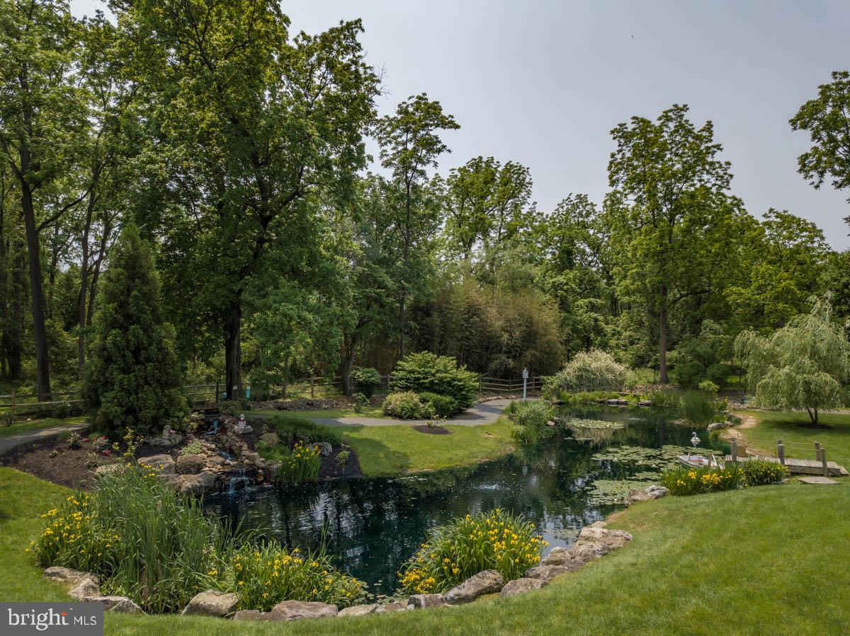 WHITE ACRE - Residential