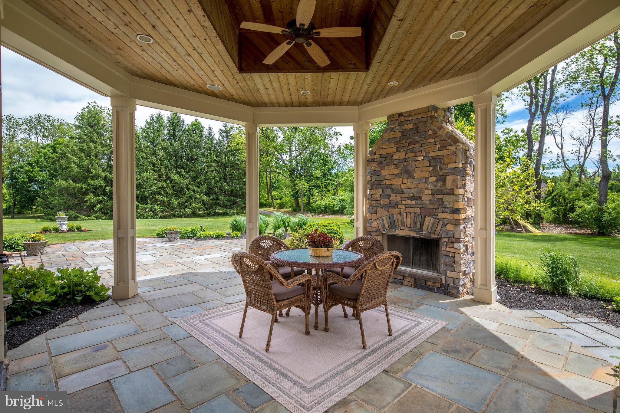 WHITE ACRE - Residential