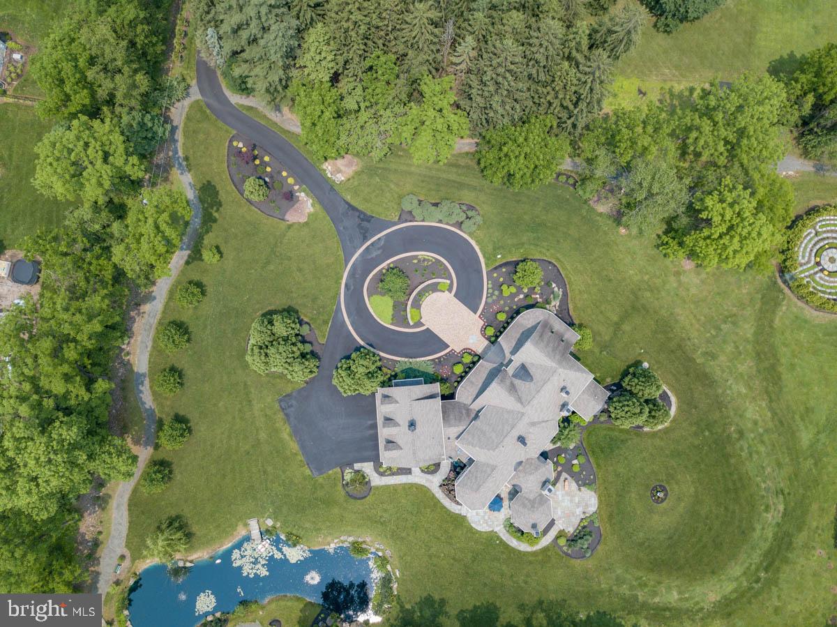 WHITE ACRE - Residential