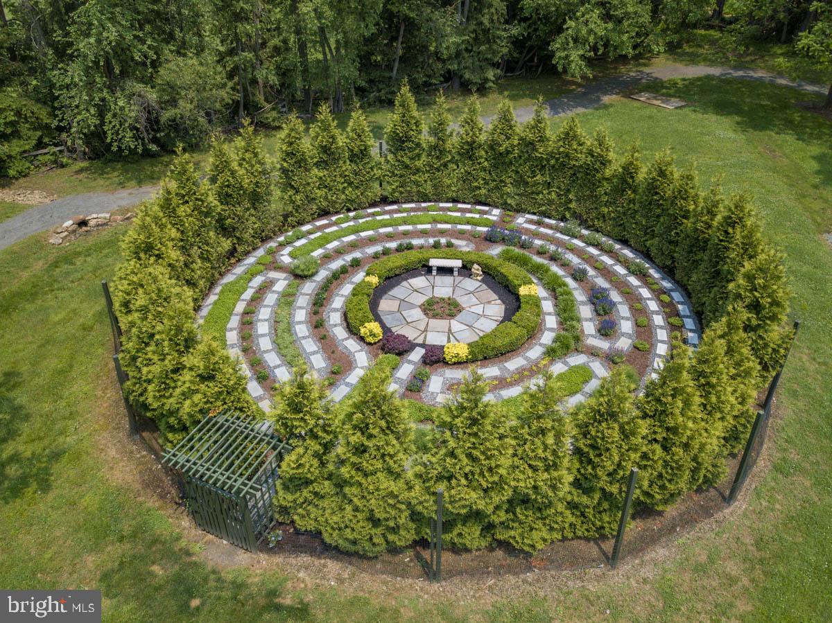 WHITE ACRE - Residential