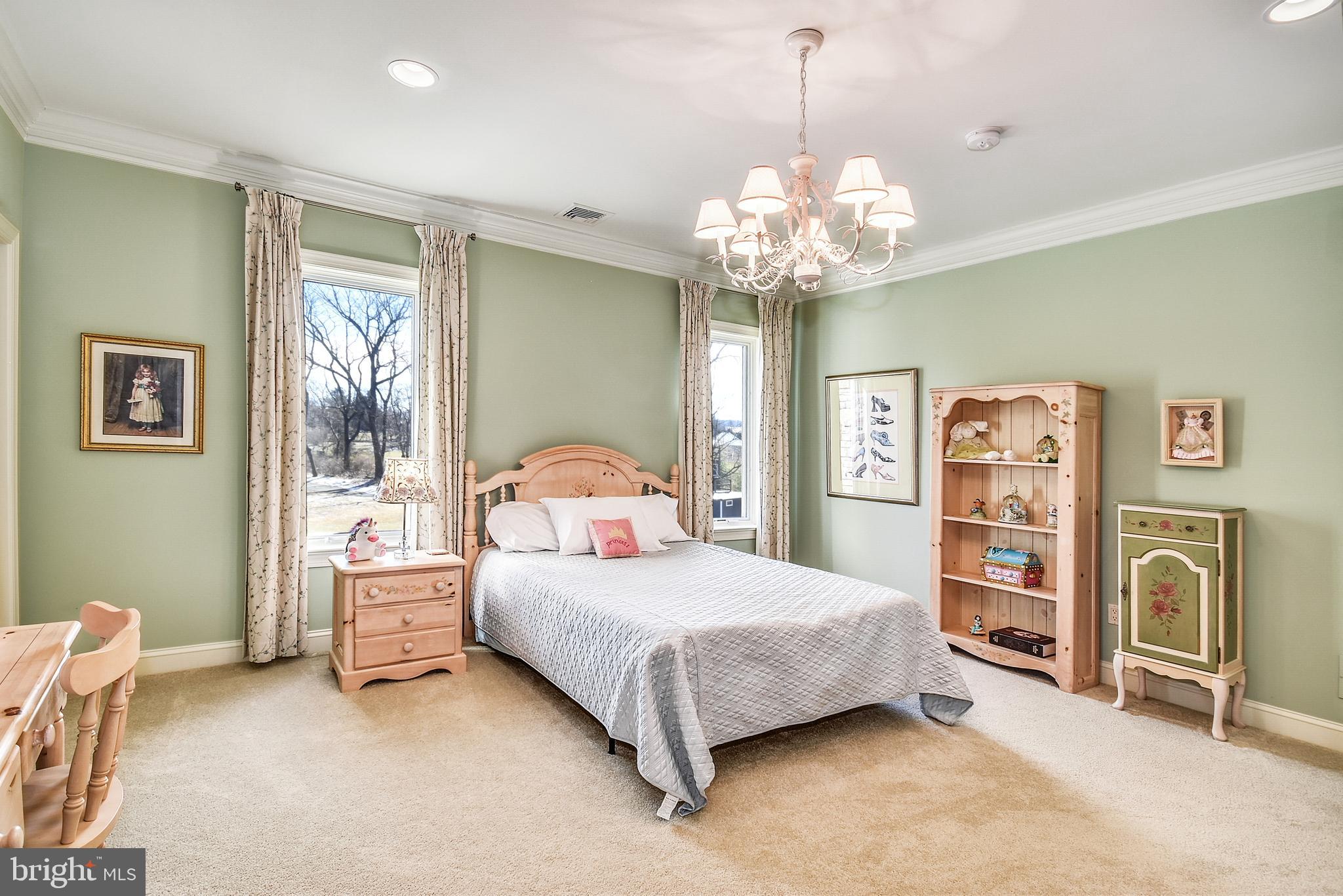 WHITE ACRE - Residential