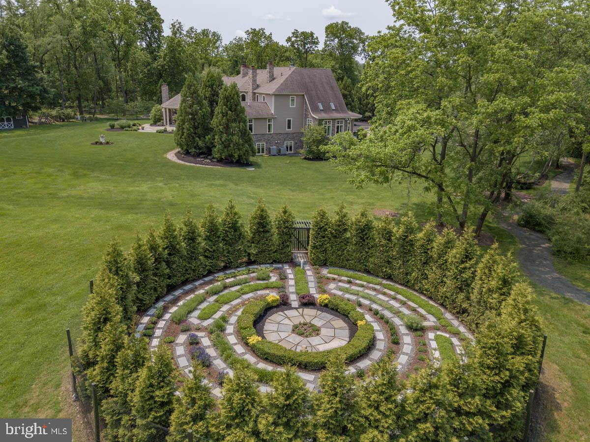 WHITE ACRE - Residential