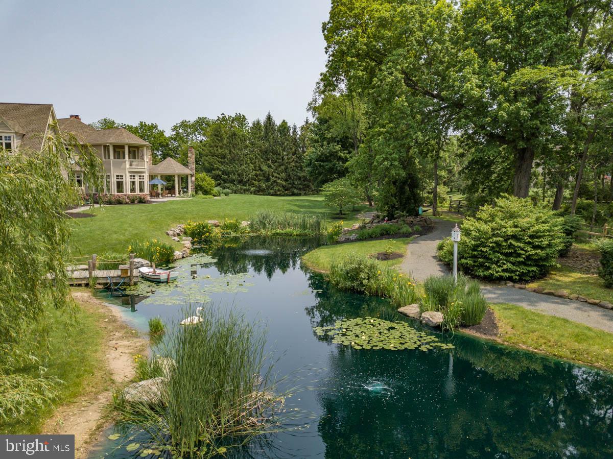 WHITE ACRE - Residential