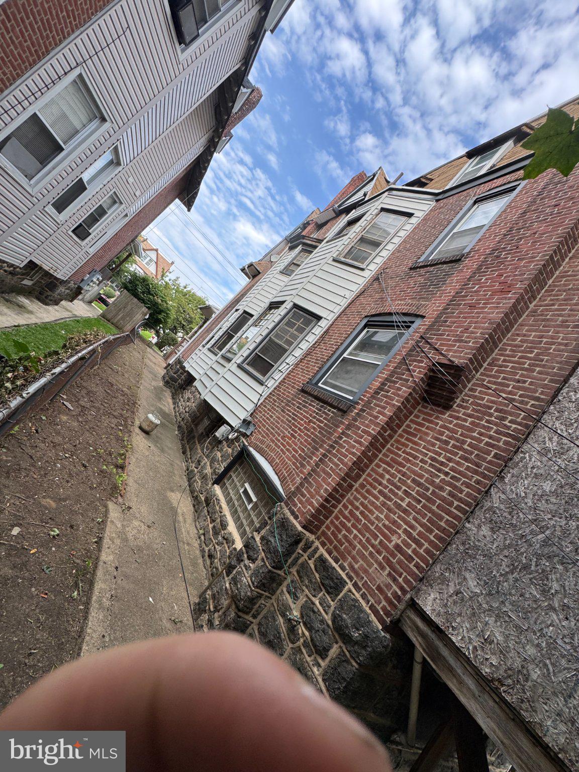 6142 W COLUMBIA AVENUE