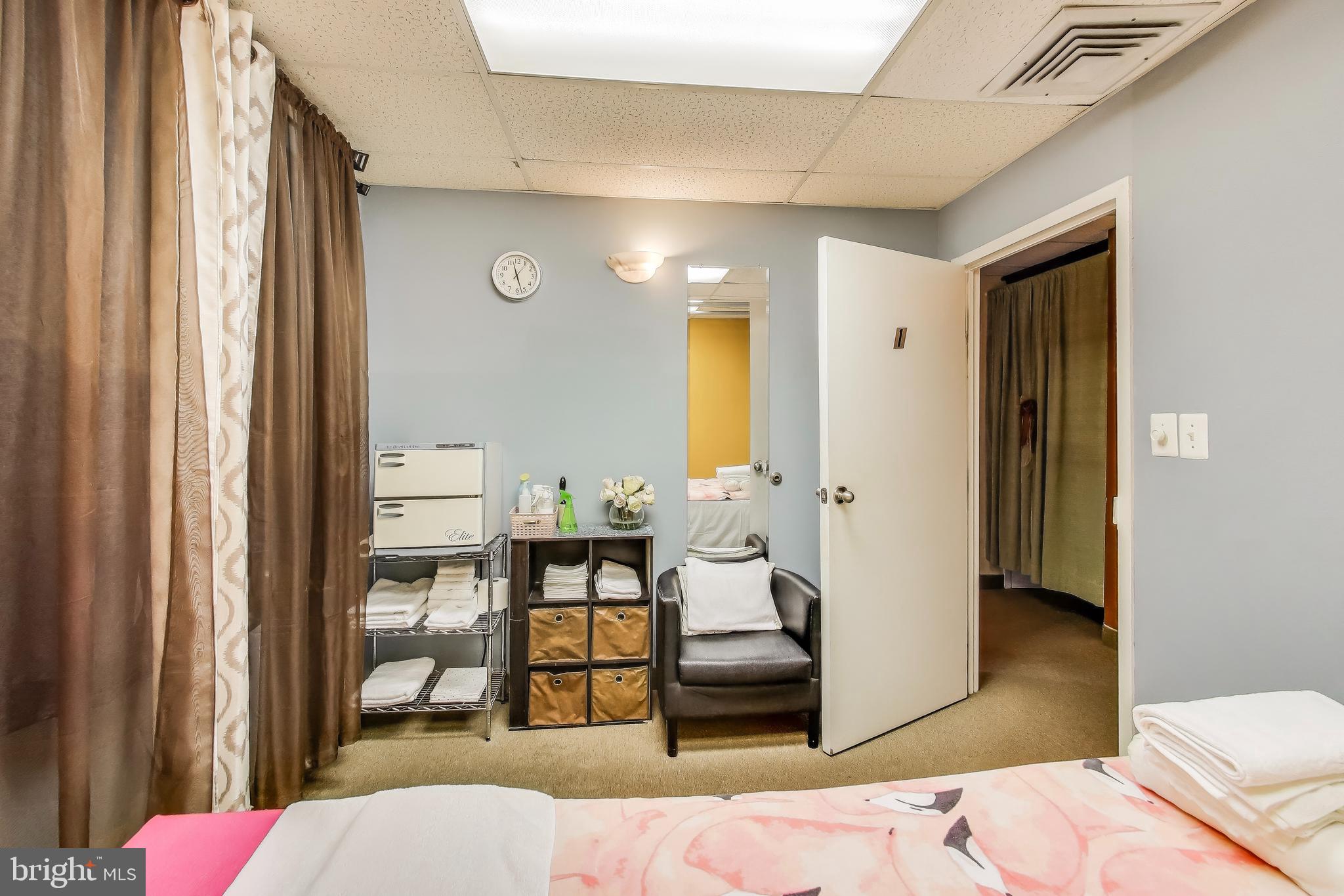 SEVEN CORNERS PROF PARK - Commercial Sale