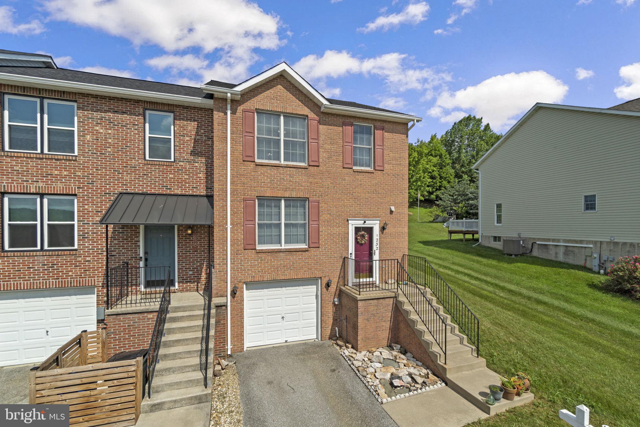 1232 FAIRWAY DRIVE