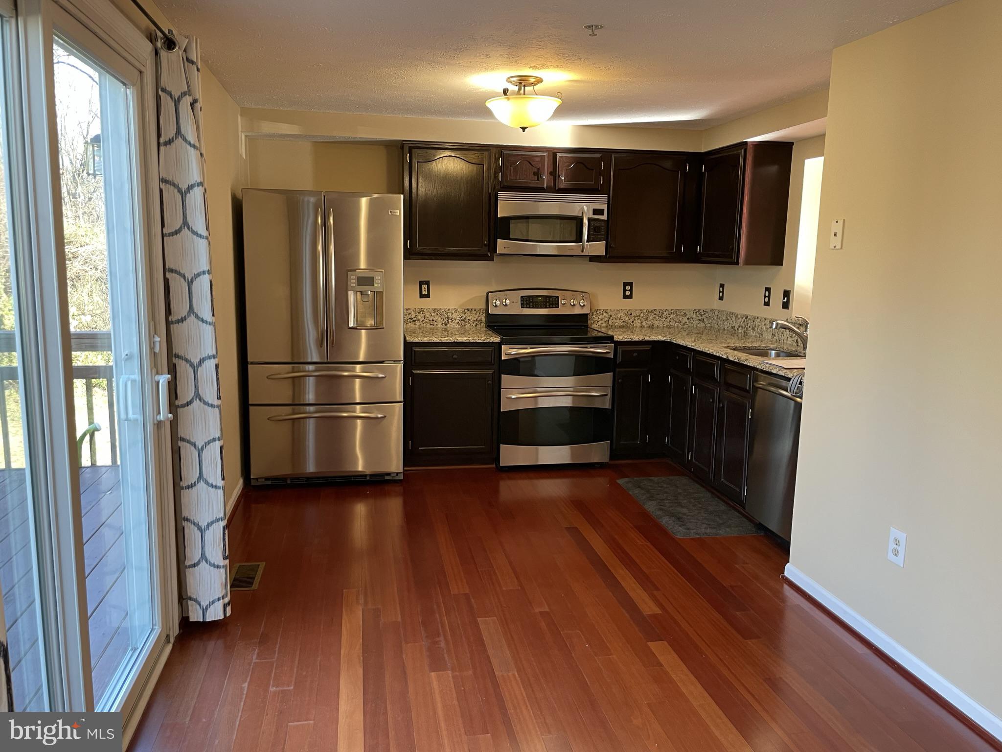 BLUFFS AT DEEP CREEK - Residential Lease