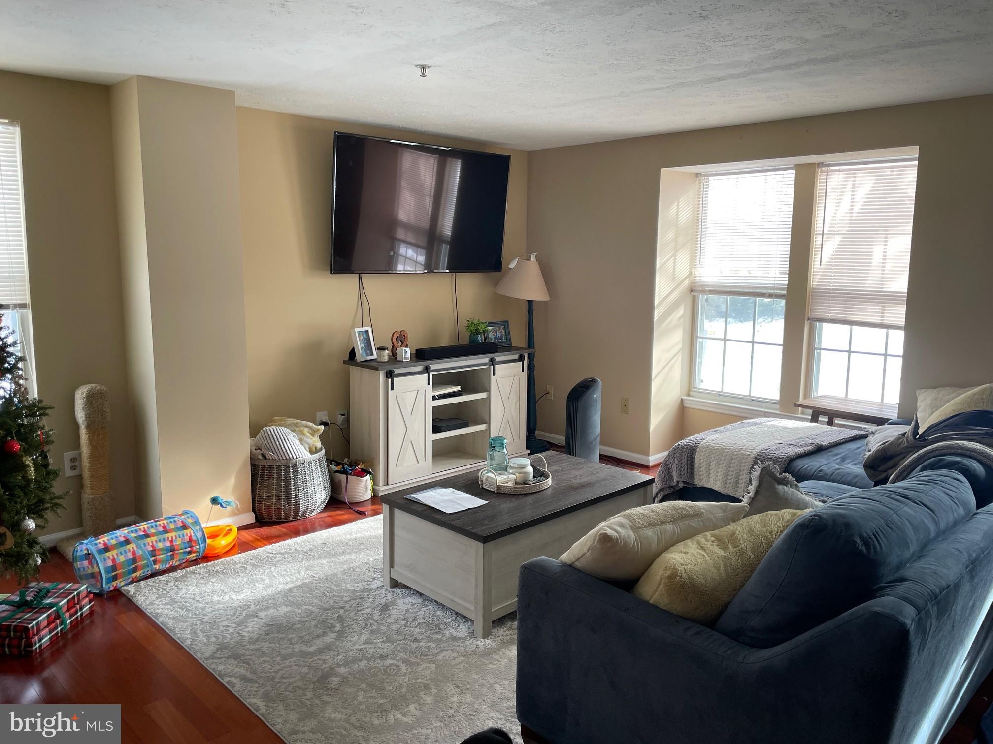 BLUFFS AT DEEP CREEK - Residential Lease