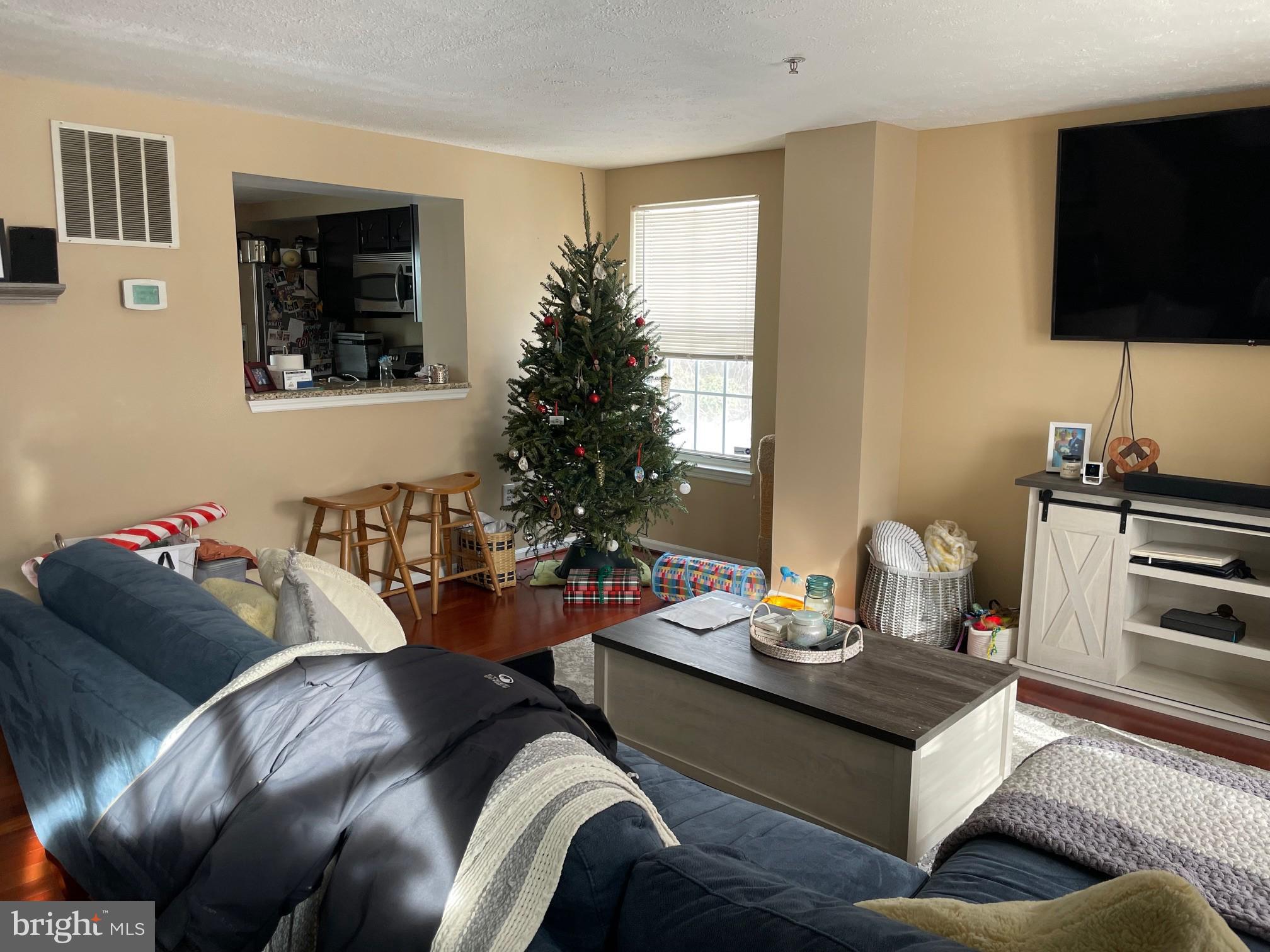 BLUFFS AT DEEP CREEK - Residential Lease