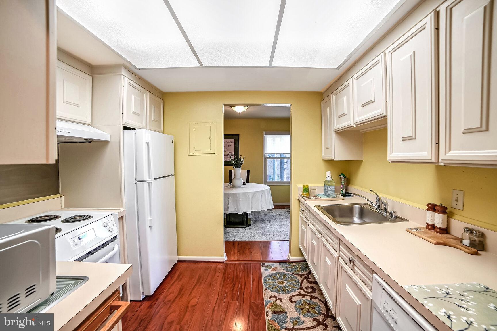 LEISURE WORLD - Residential