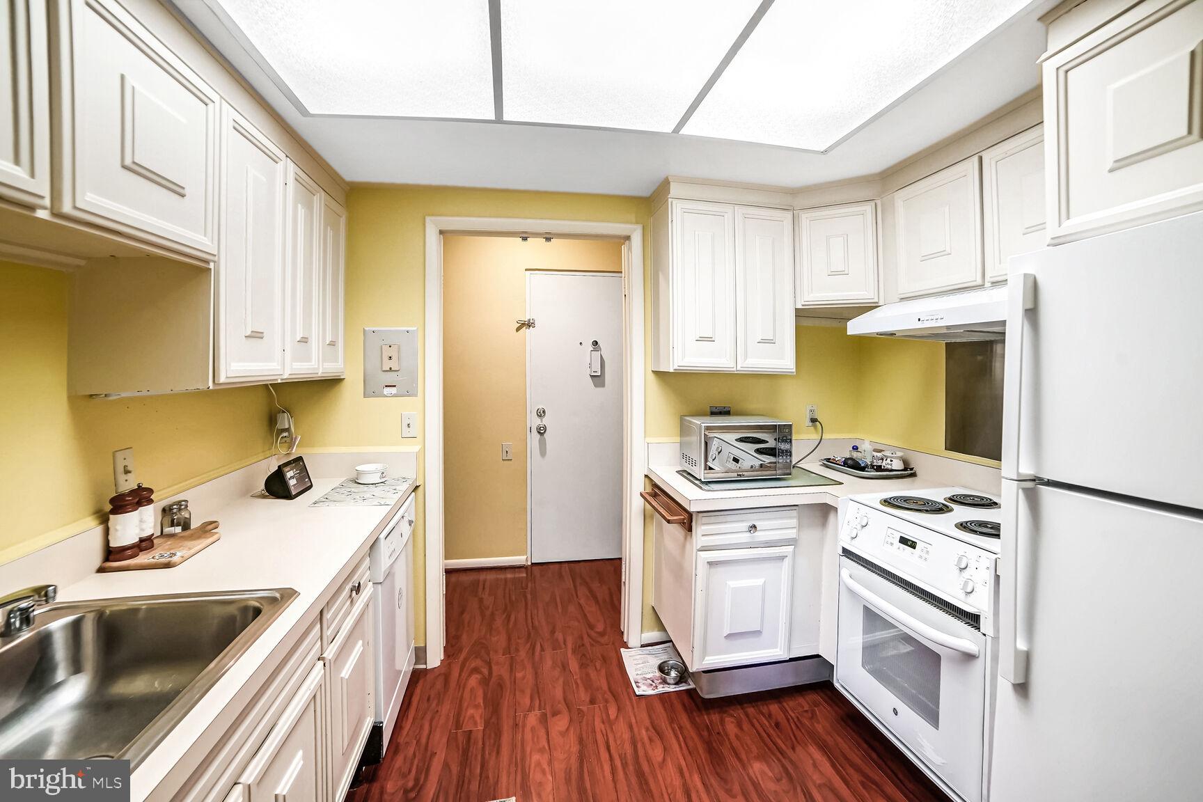 LEISURE WORLD - Residential