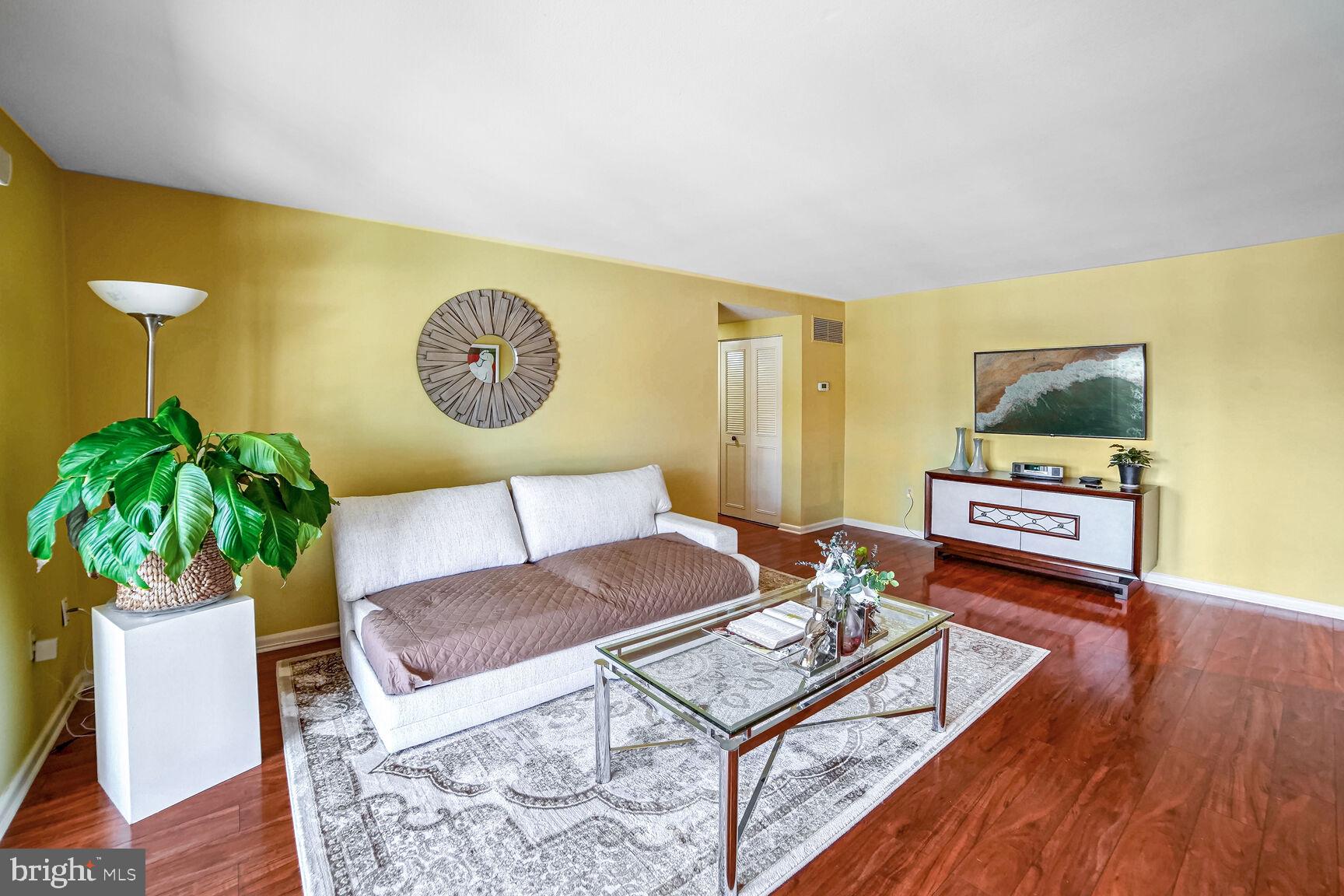 LEISURE WORLD - Residential