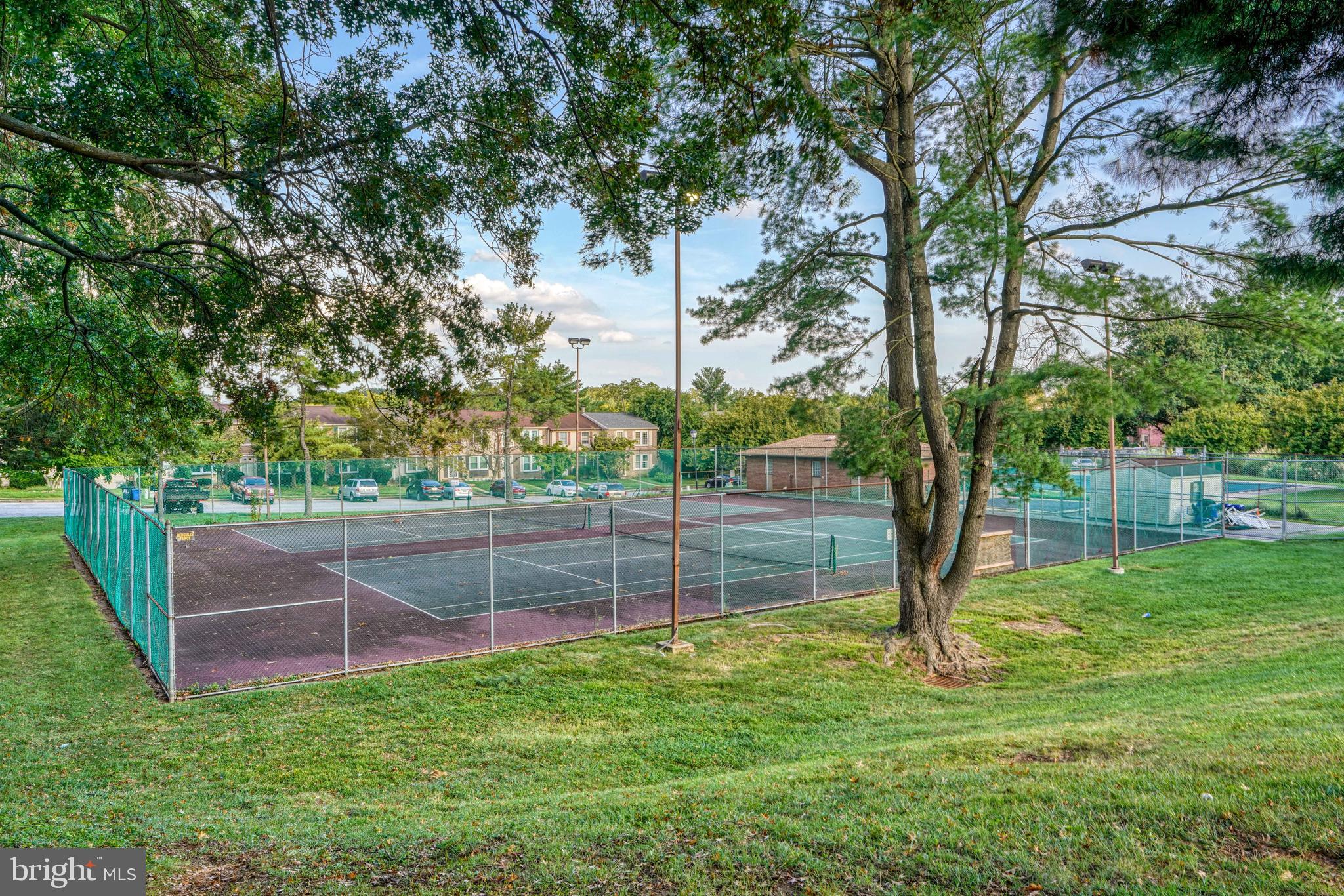 QUEEN ANNE VILLAGE - Residential