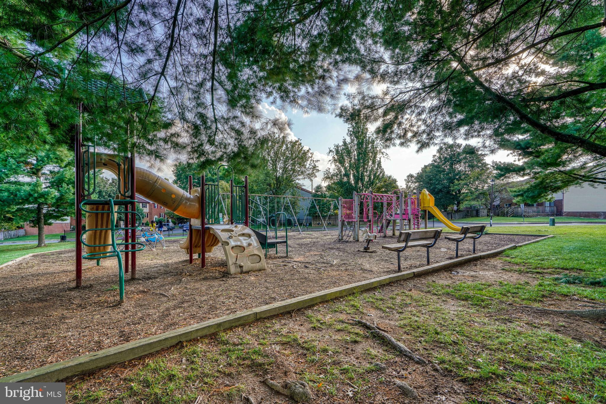 QUEEN ANNE VILLAGE - Residential