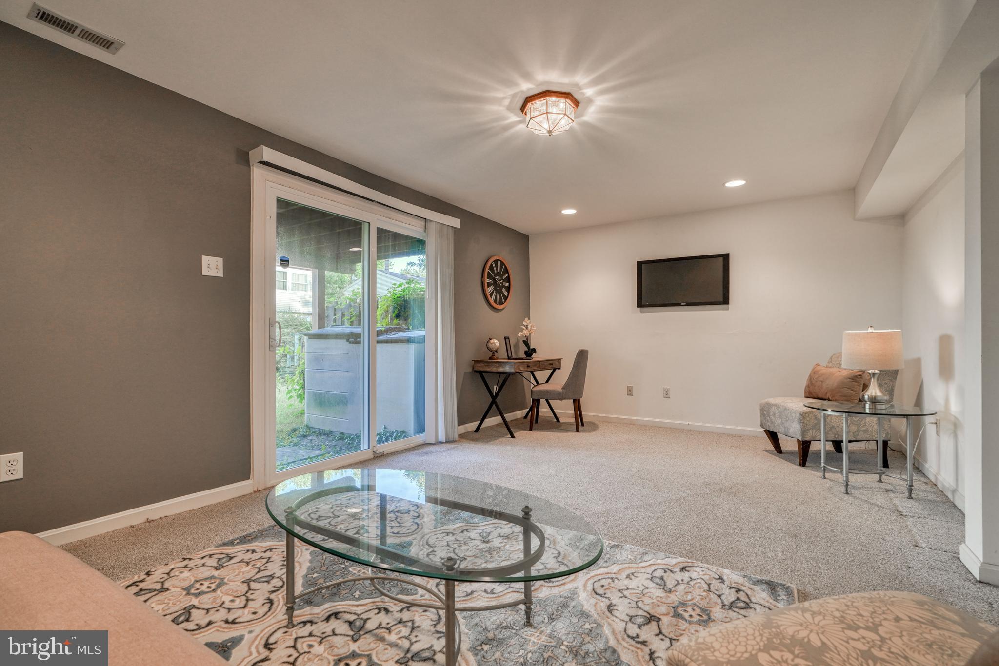 QUEEN ANNE VILLAGE - Residential