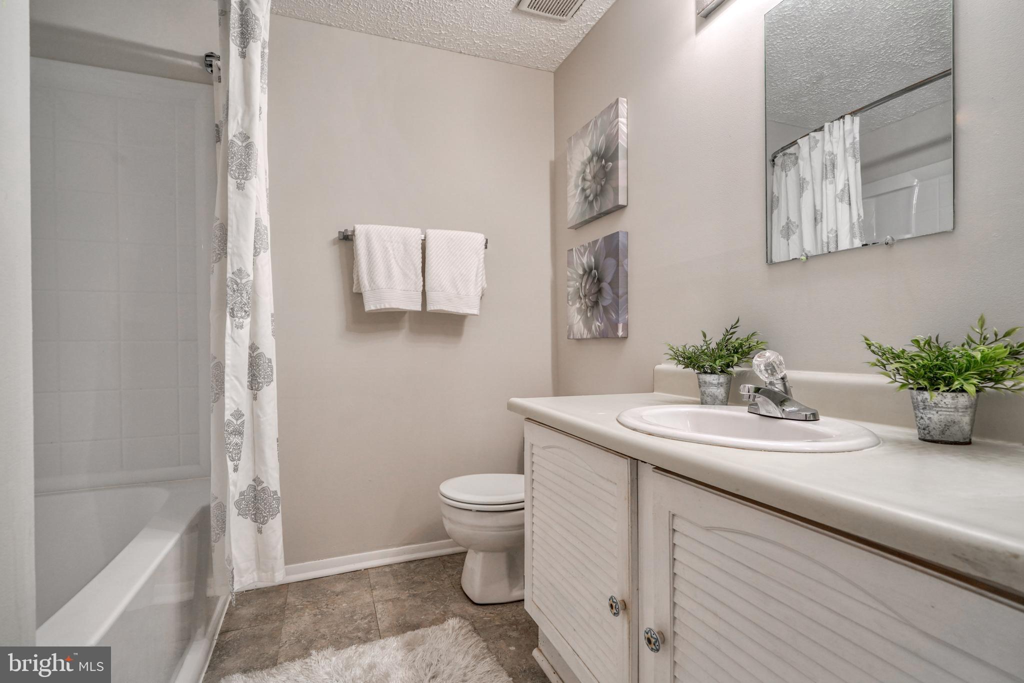 QUEEN ANNE VILLAGE - Residential