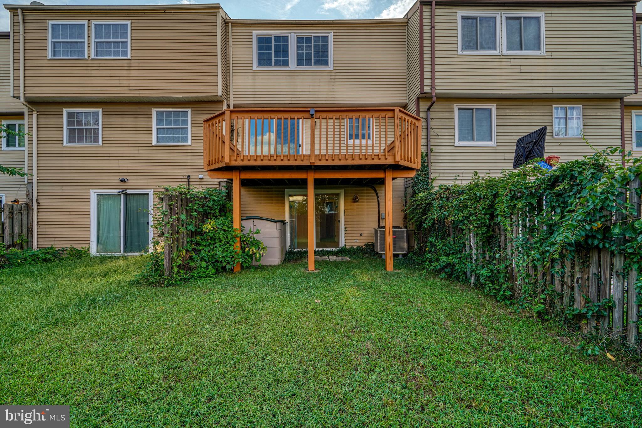 QUEEN ANNE VILLAGE - Residential