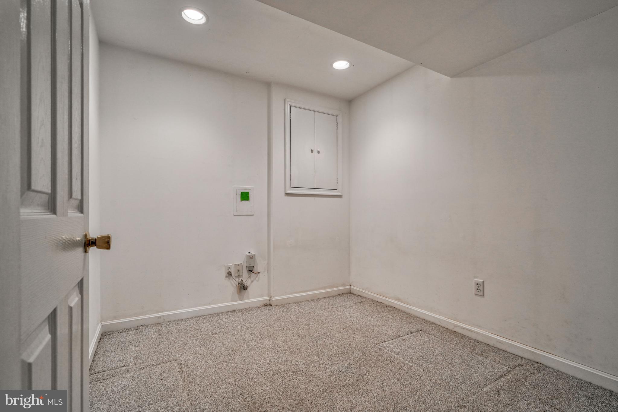 QUEEN ANNE VILLAGE - Residential