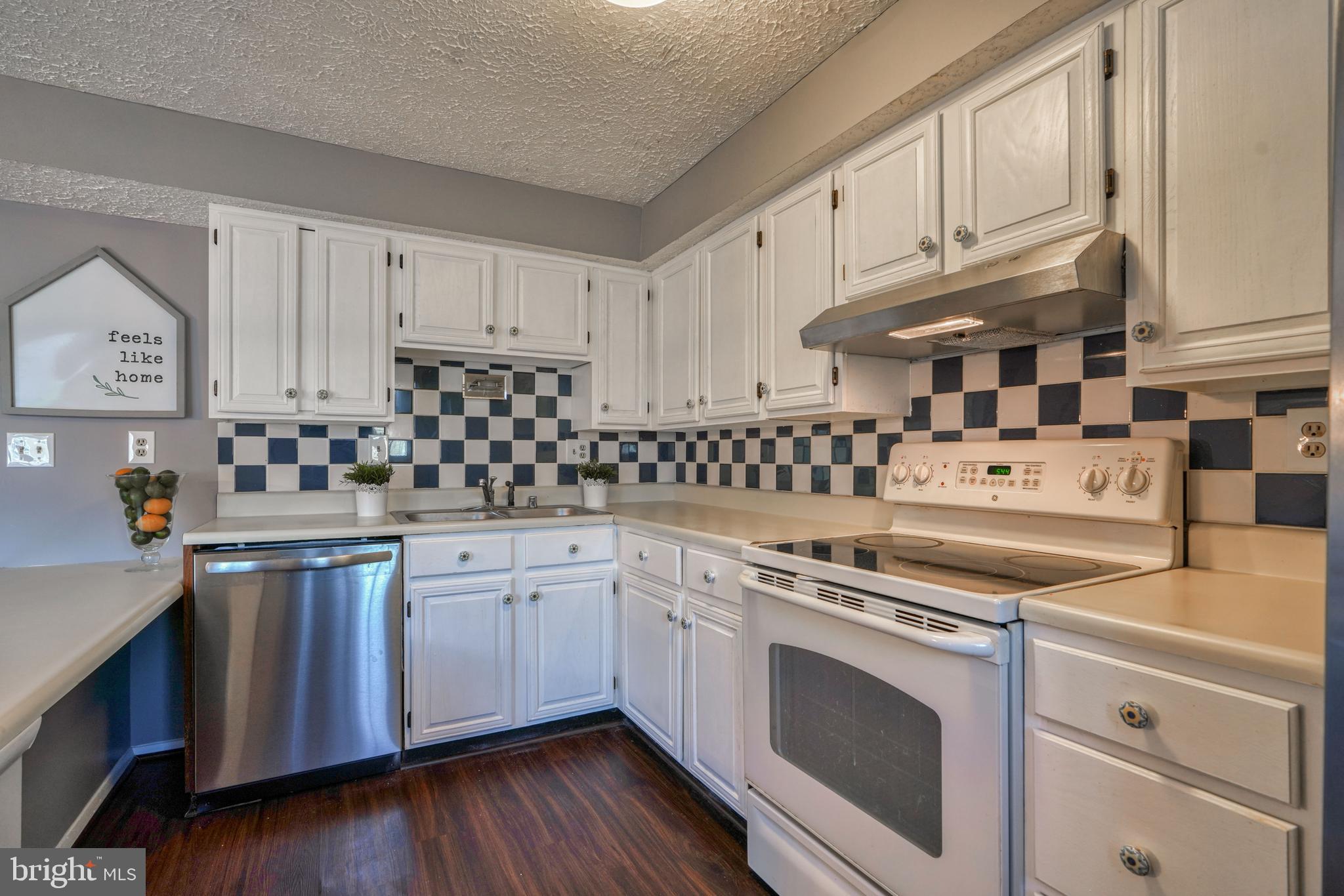 QUEEN ANNE VILLAGE - Residential