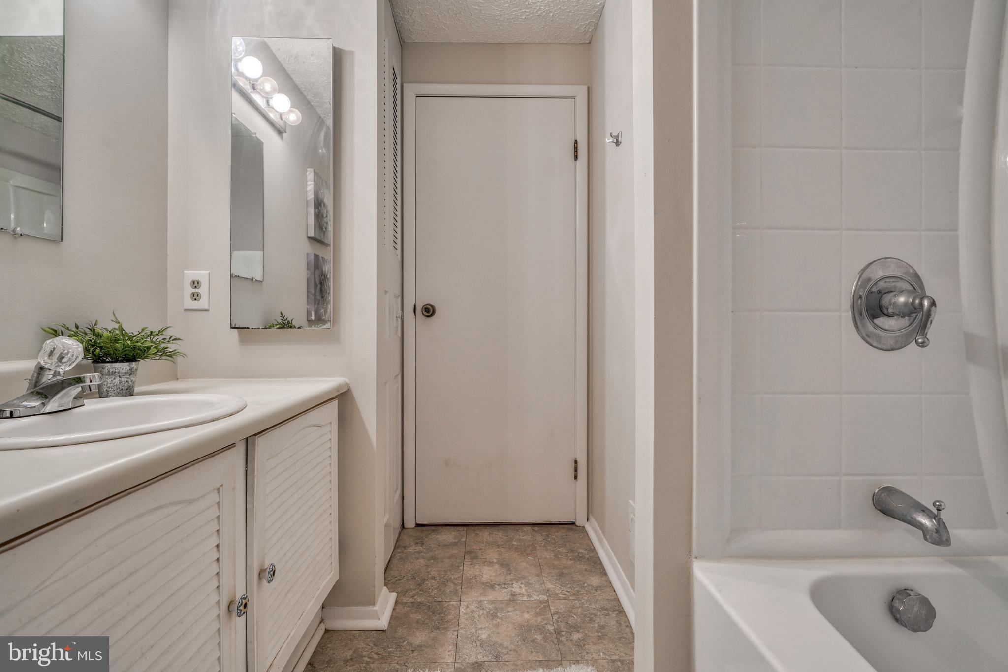 QUEEN ANNE VILLAGE - Residential