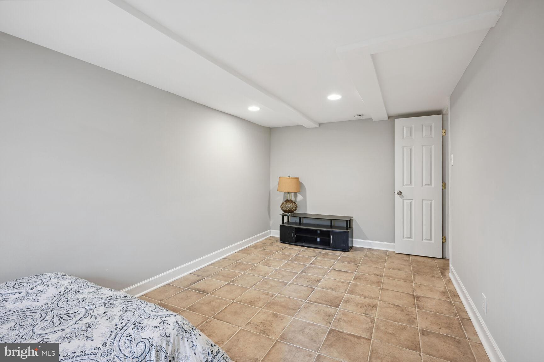 WOOD MANOR - Residential