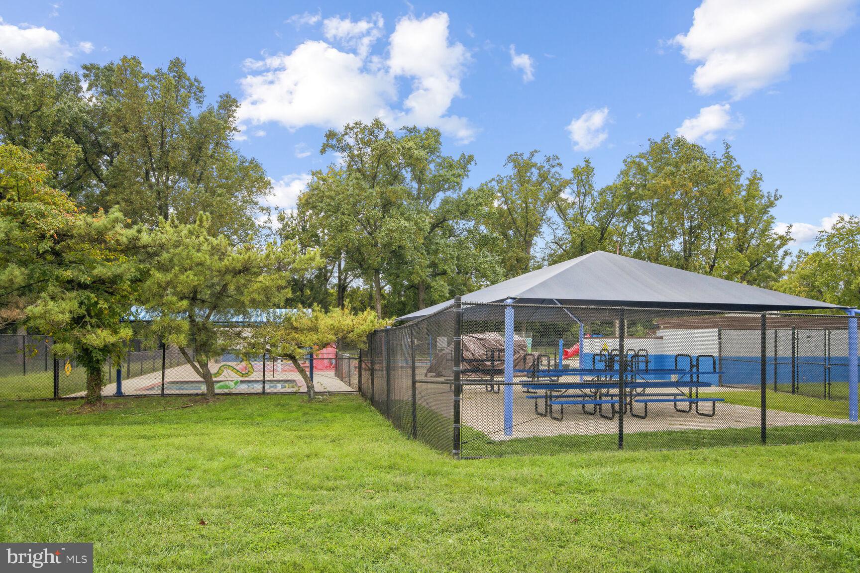 WOOD MANOR - Residential