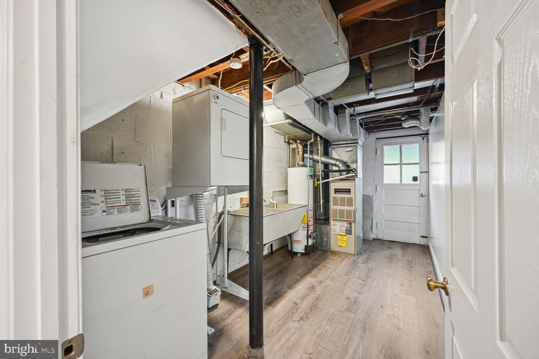 WOOD MANOR - Residential