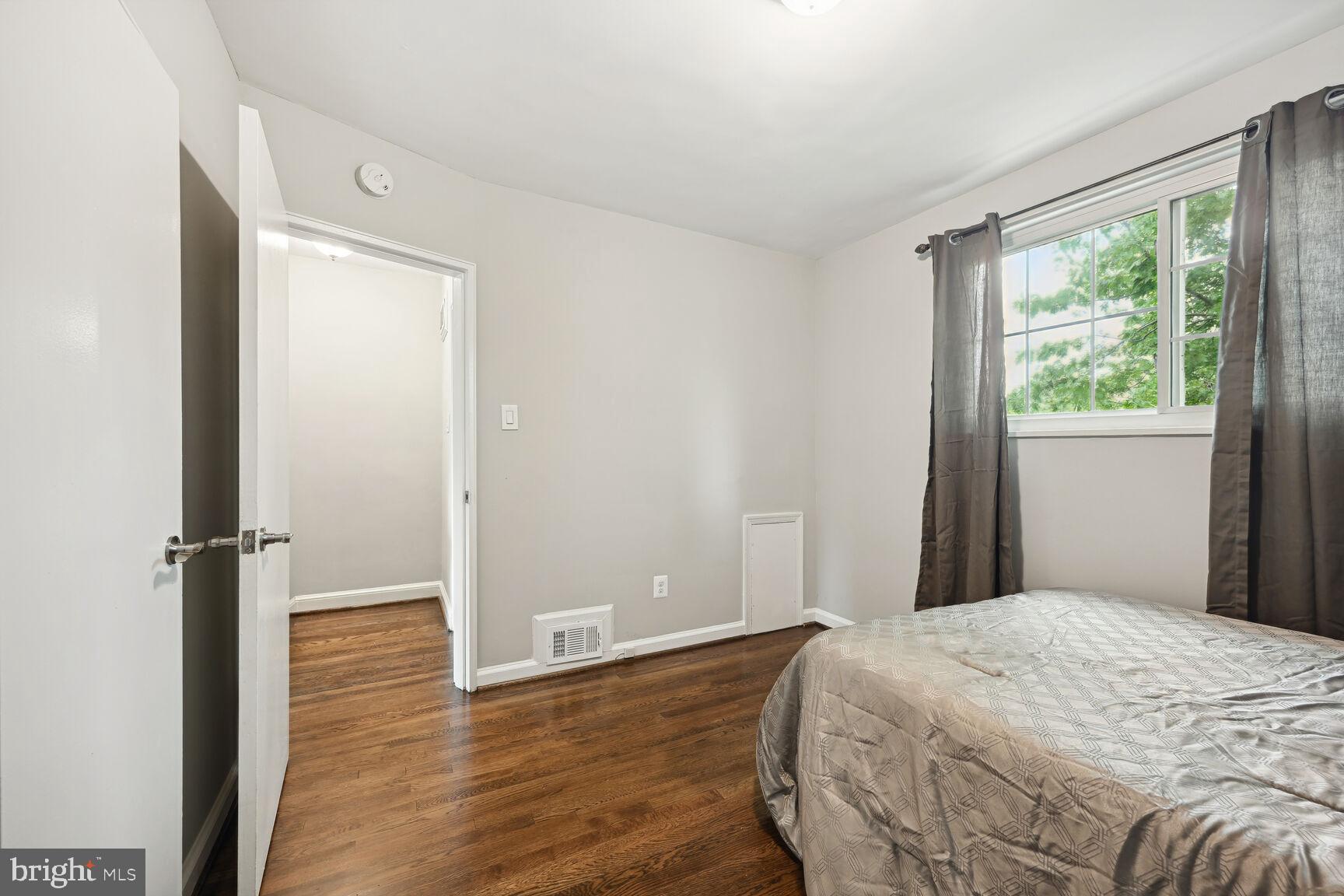 WOOD MANOR - Residential