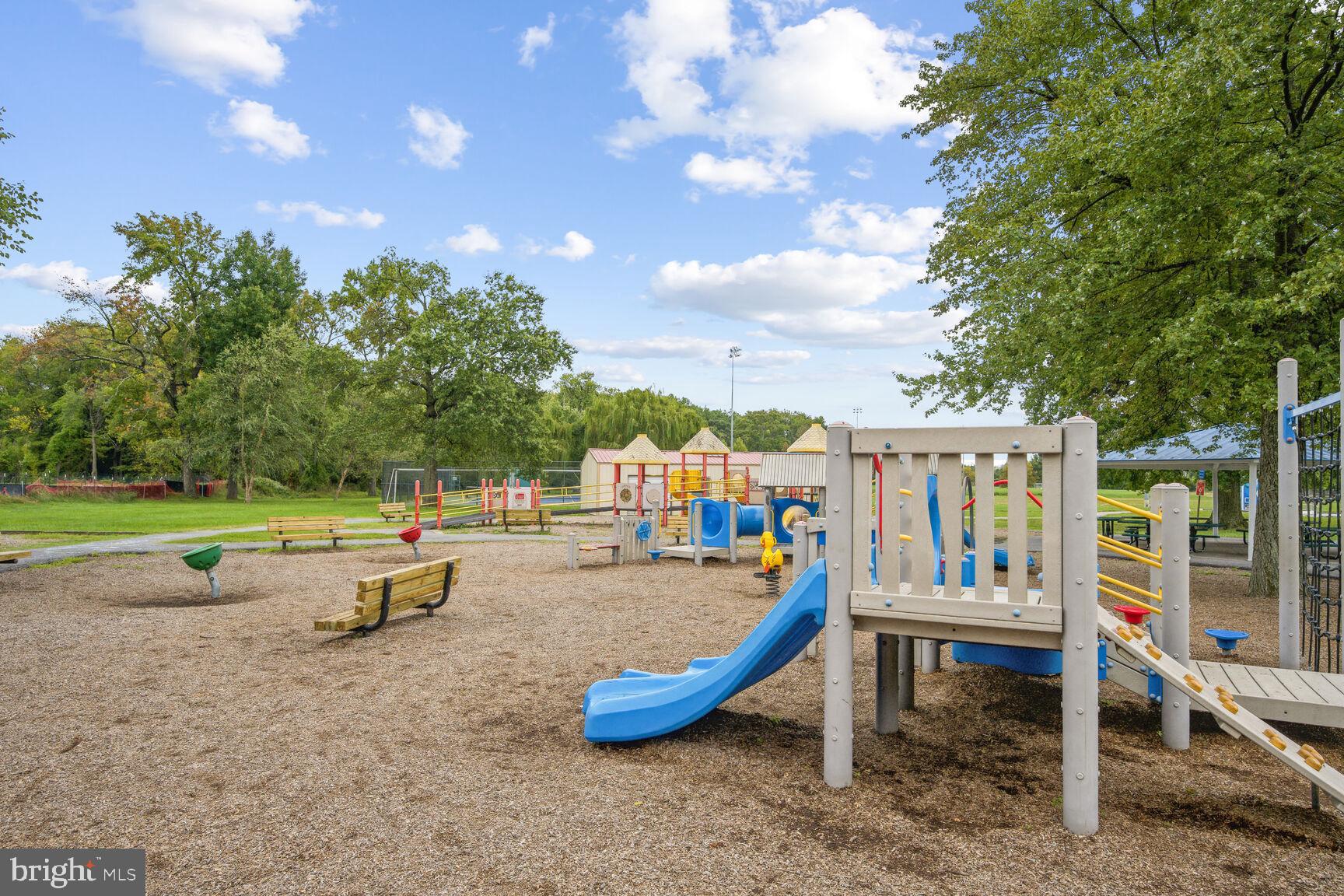 WOOD MANOR - Residential