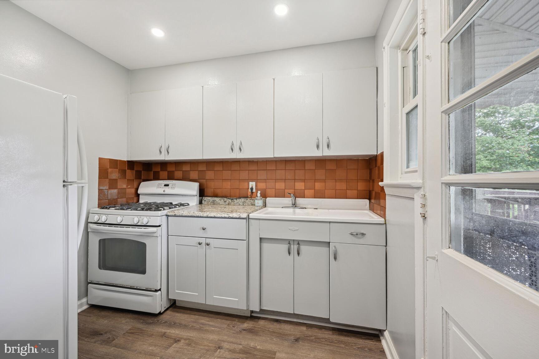 WOOD MANOR - Residential