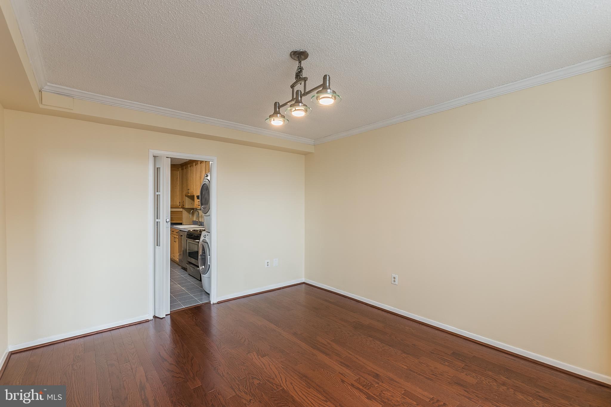 SKYLINE PLAZA - Residential