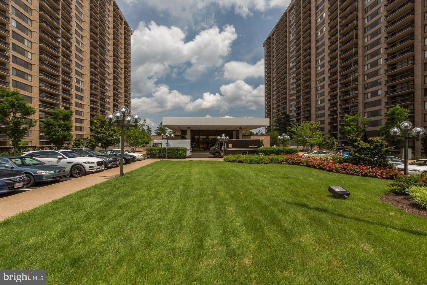 SKYLINE PLAZA - Residential