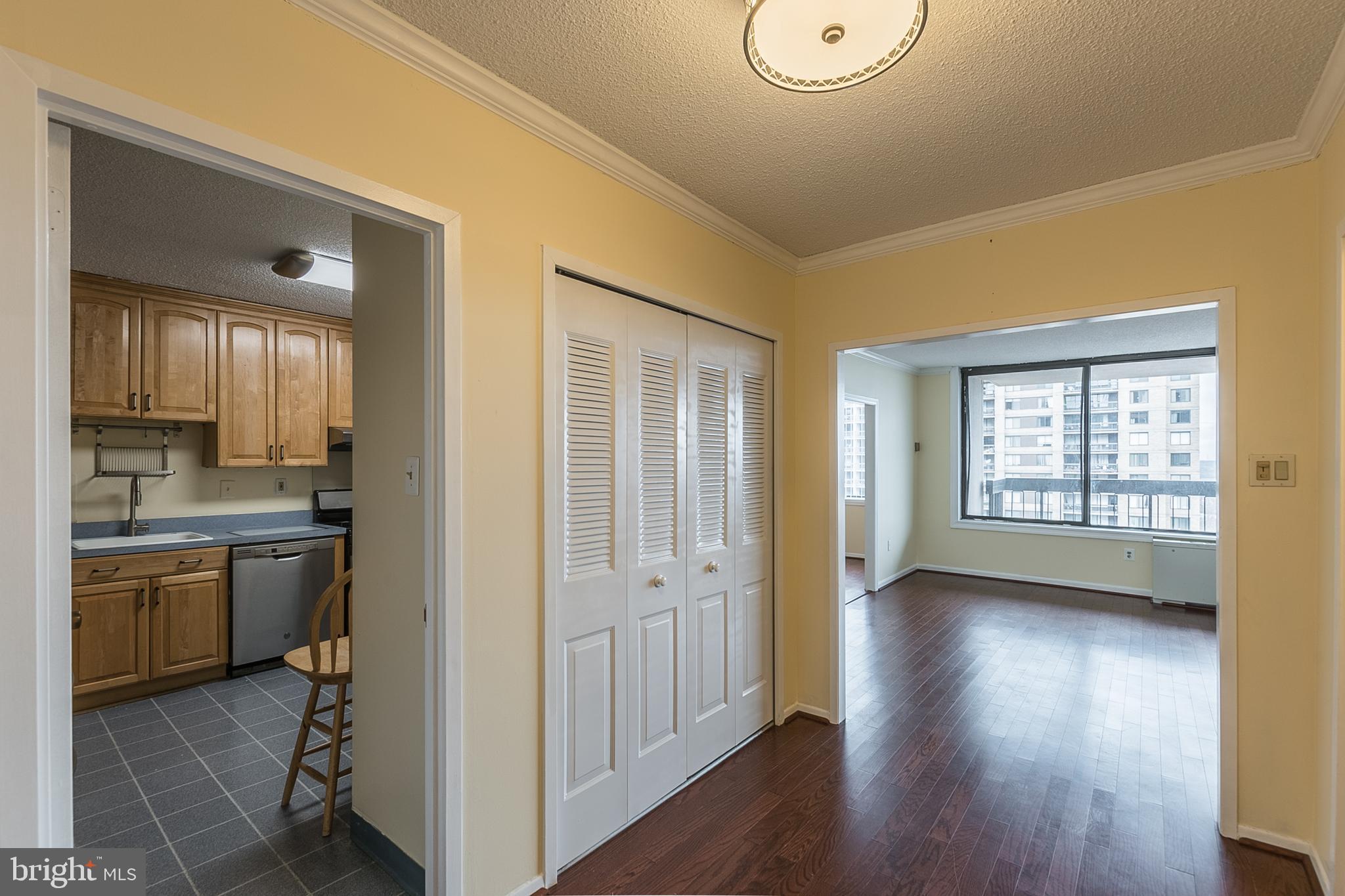 SKYLINE PLAZA - Residential