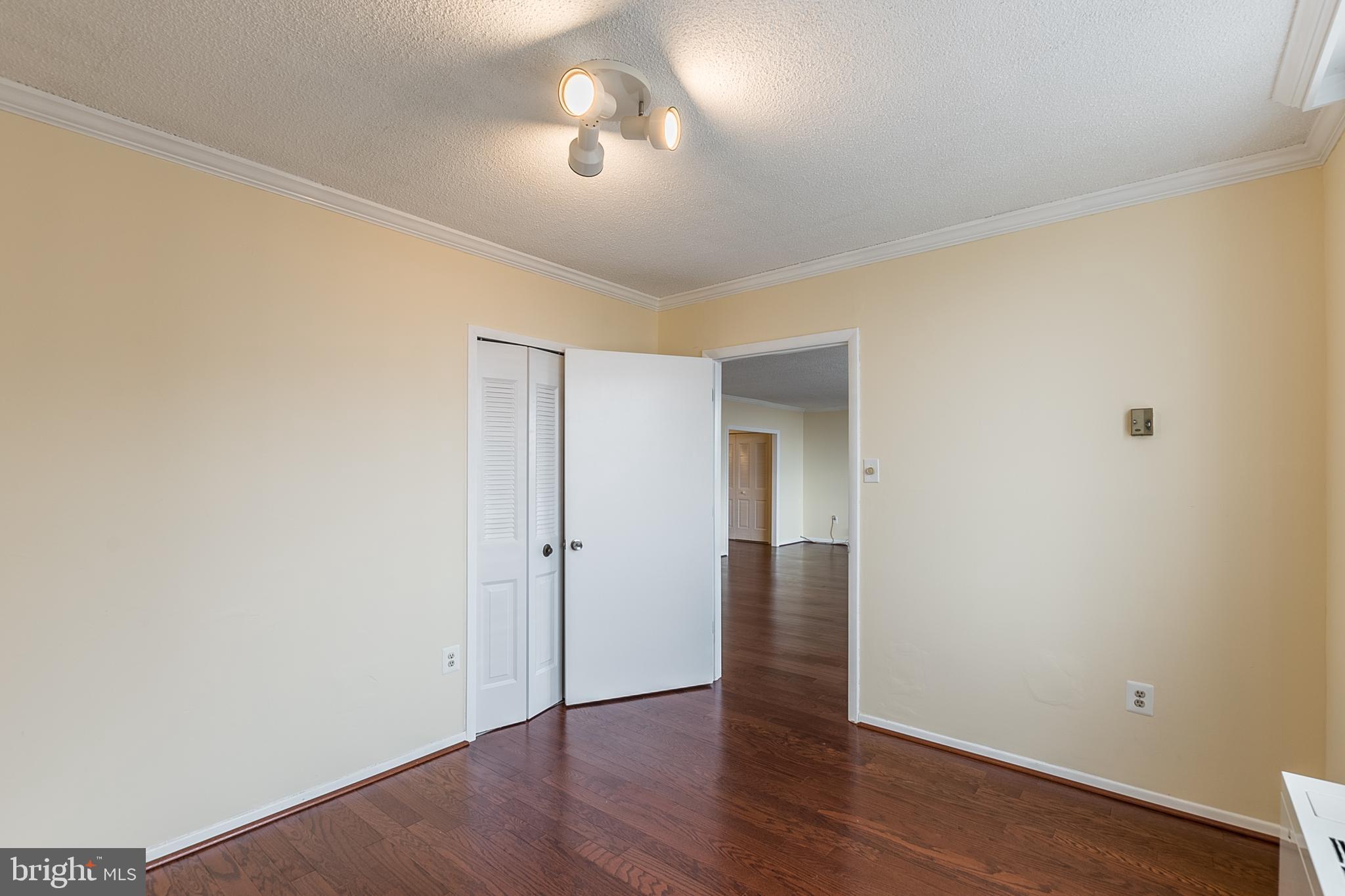 SKYLINE PLAZA - Residential