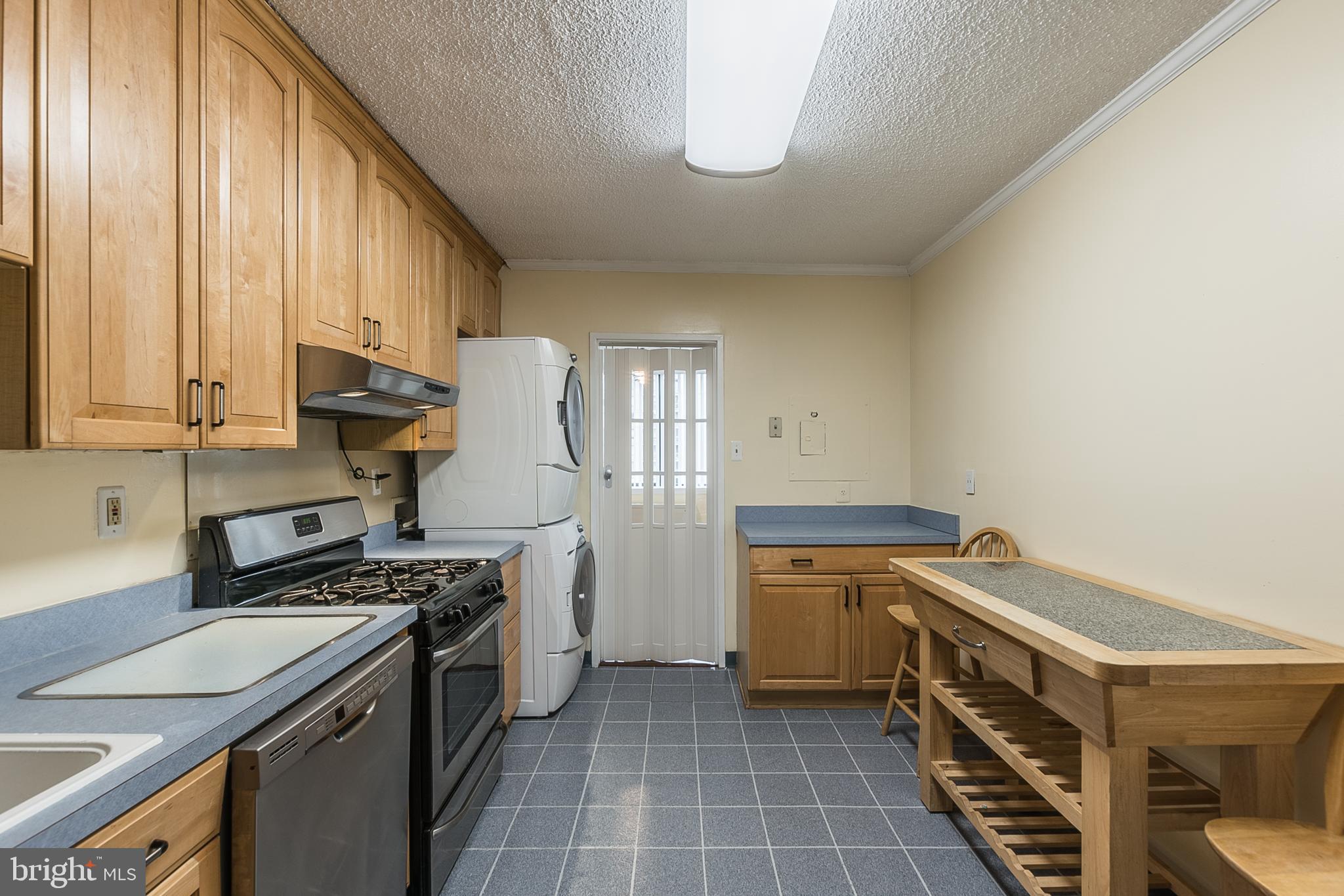 SKYLINE PLAZA - Residential