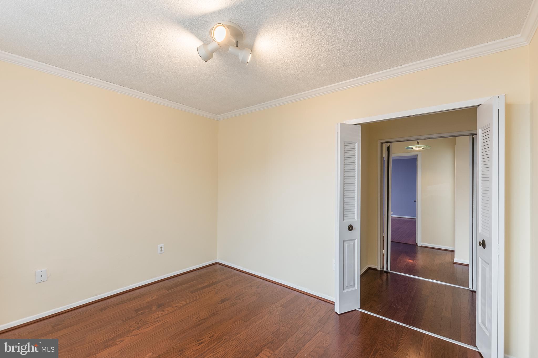 SKYLINE PLAZA - Residential