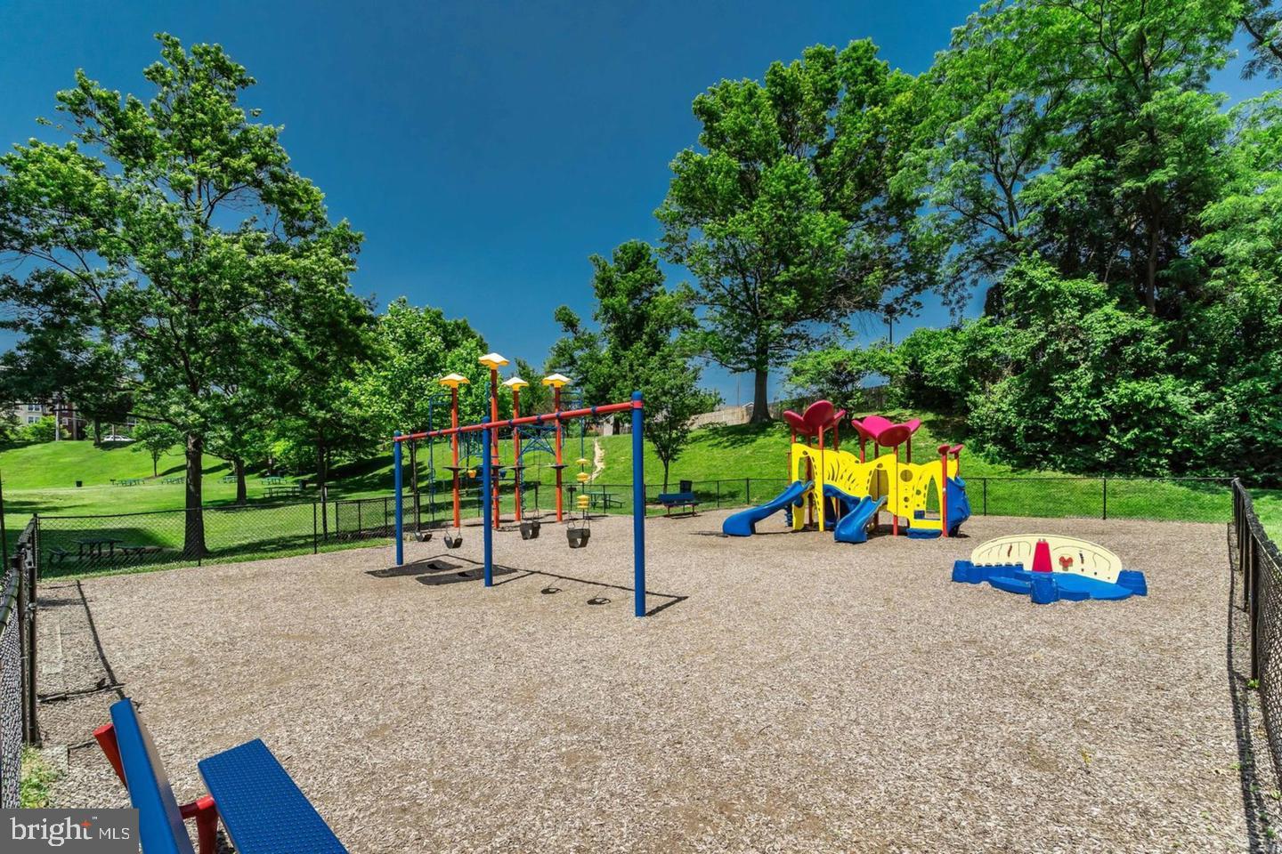 SKYLINE PLAZA - Residential