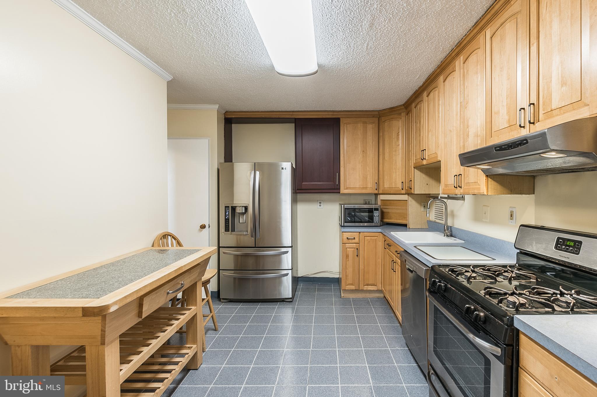 SKYLINE PLAZA - Residential