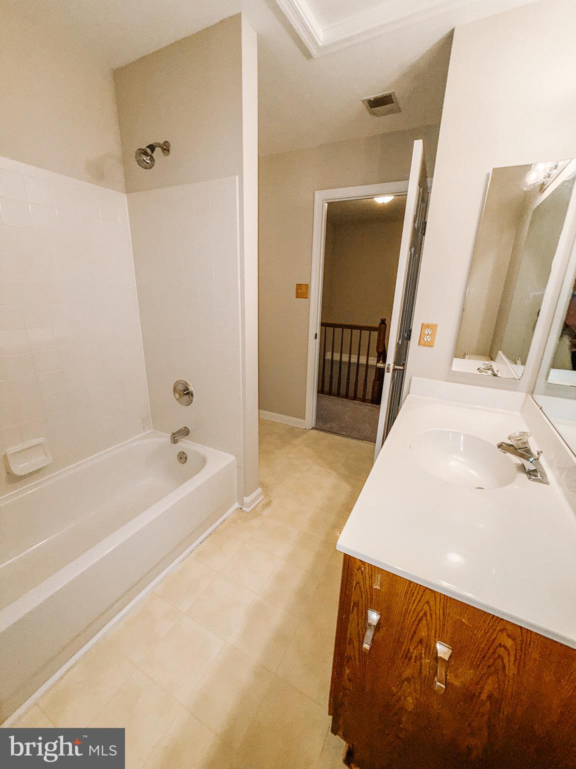 TURNBERRY VILLAGE - Residential Lease