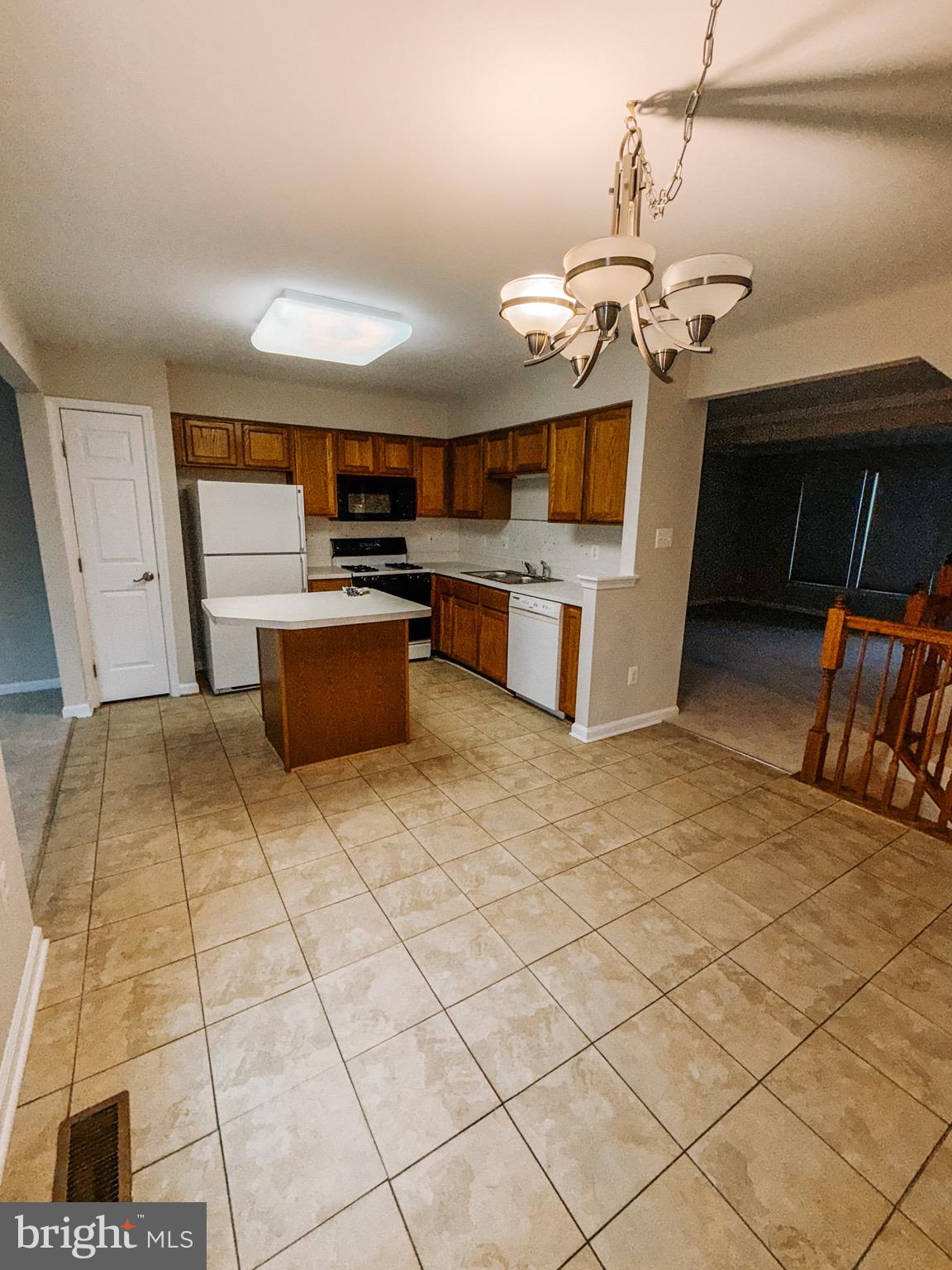 TURNBERRY VILLAGE - Residential Lease