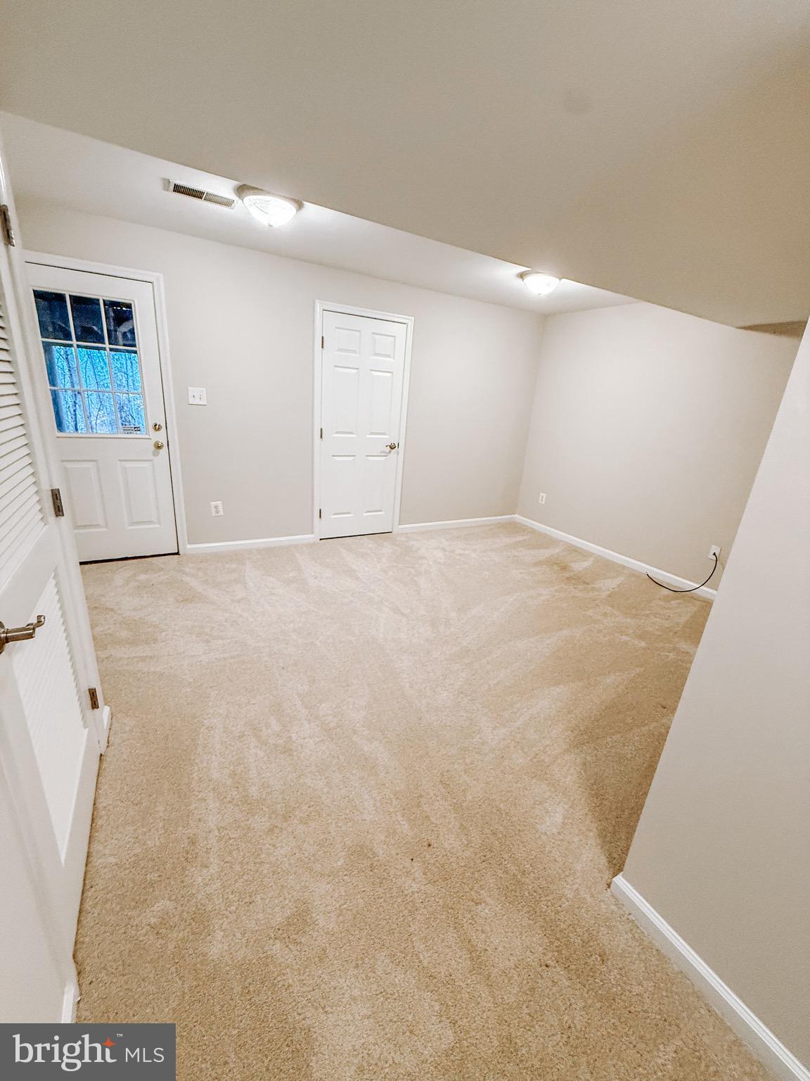 TURNBERRY VILLAGE - Residential Lease