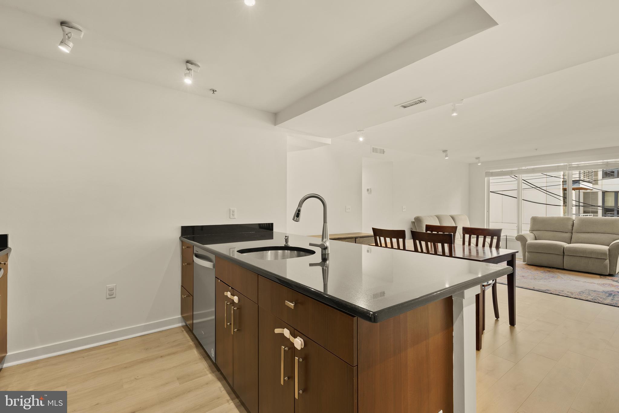 1423 NEWTON STREET NW 204