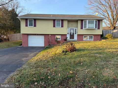 Photo of 815 Imperial Drive, LANCASTER, PA 17601 (MLS # PALA2061968)