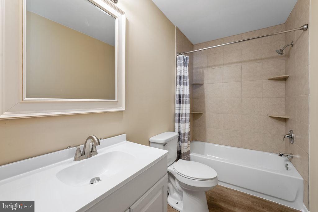 HIDDEN LAKE - Residential