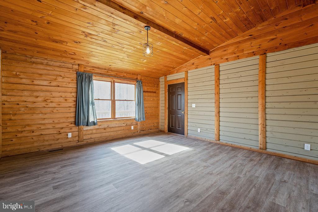 HIDDEN LAKE - Residential