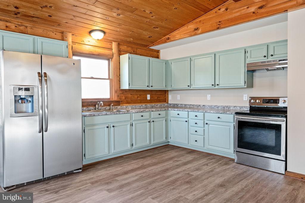 HIDDEN LAKE - Residential