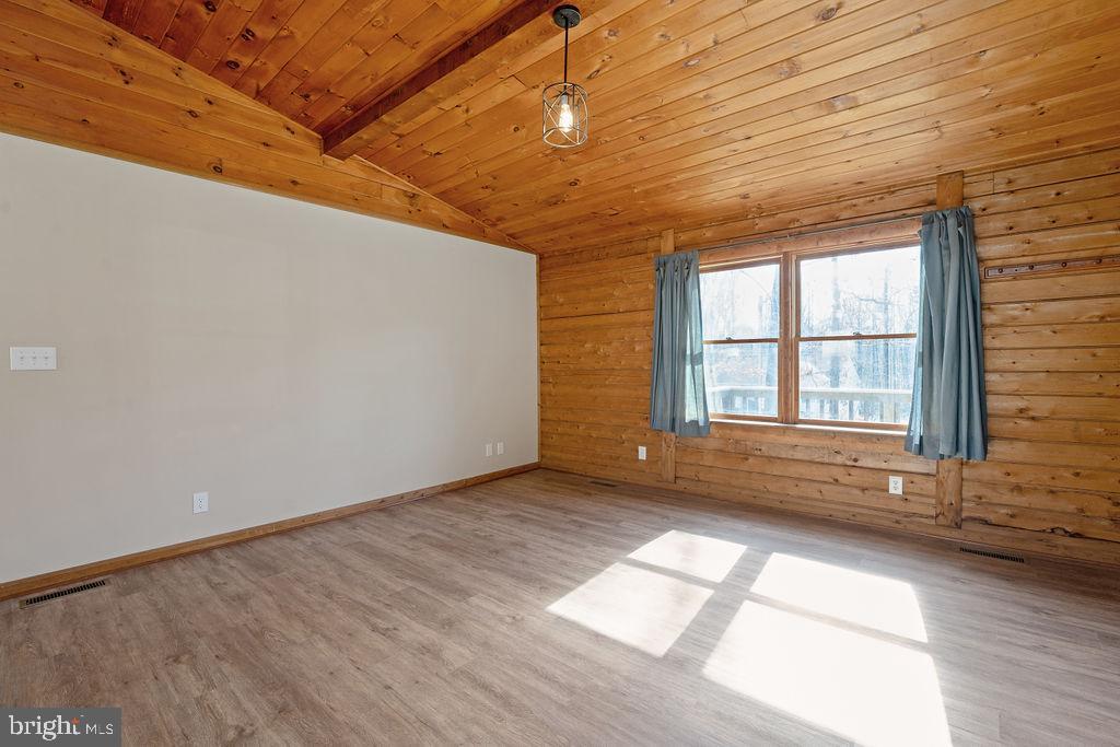 HIDDEN LAKE - Residential