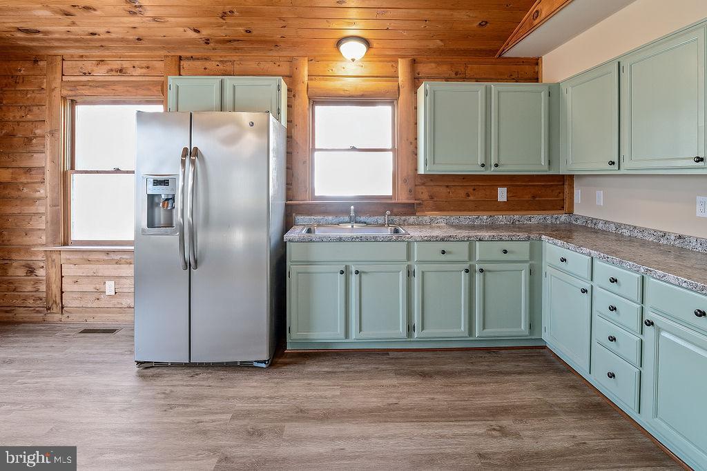 HIDDEN LAKE - Residential